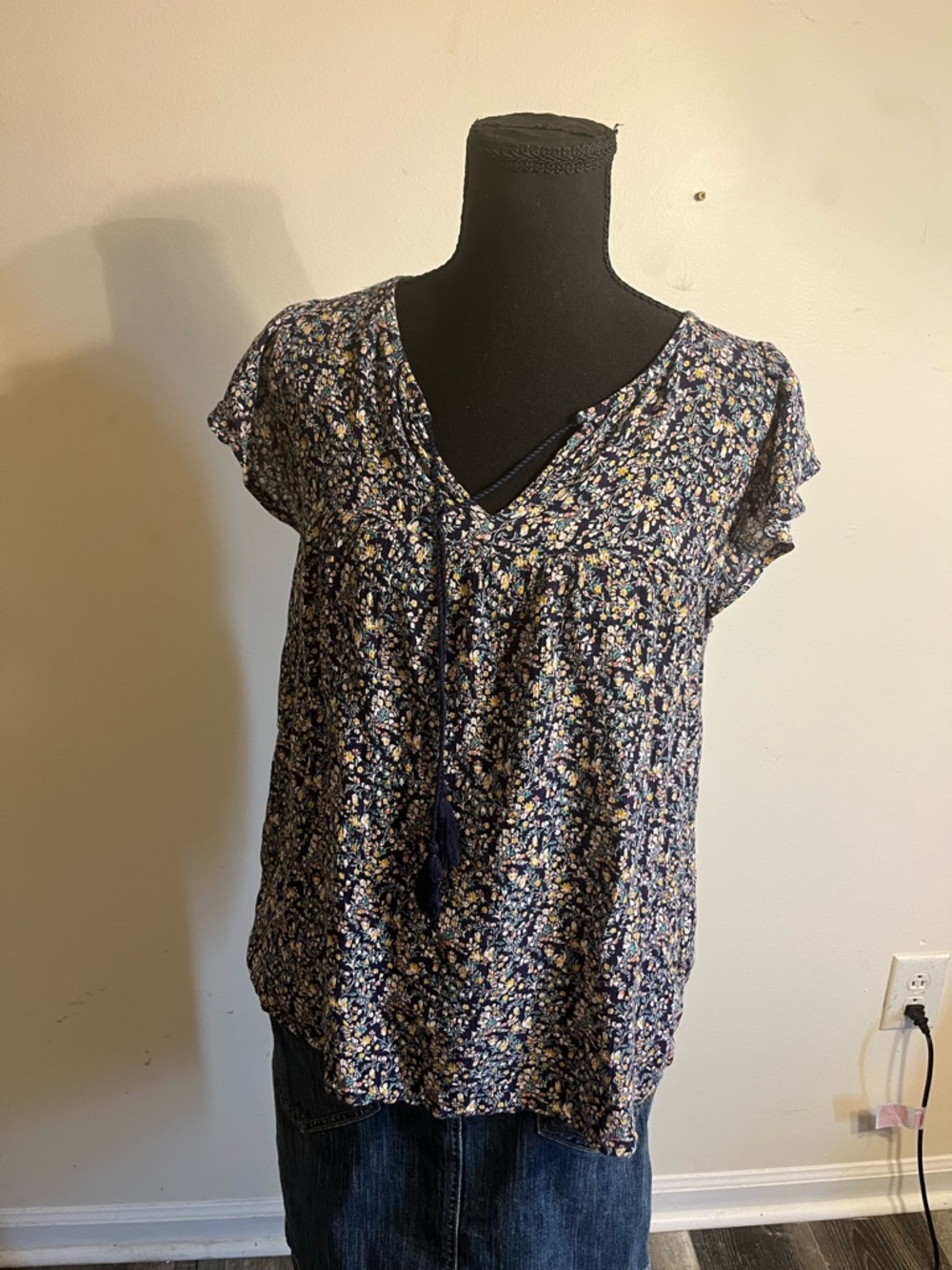 Old Navy Floral V-Neck Short Sleeve Women's Top - Navy